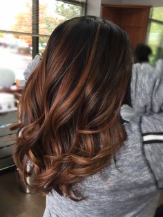 Wine Hair Color Balayage, Cooper Balayage Brunettes, Balayage Hair Caramel, Wine Hair, Brunette Balayage, Dye Hair, Big Curls