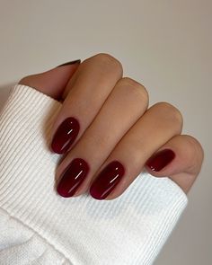 Inspo in instagram. #burgundynails #nailinspiration #nailinspo #nailtrends #fallnails #autumnnails #rednailtheory Nail Burgundy, Cranberry Nails, Red Sparkly Nails, Short Red Nails, Wife Nails, Latina Nails, Deep Red Nails, Plum Nails, Red Gel Nails