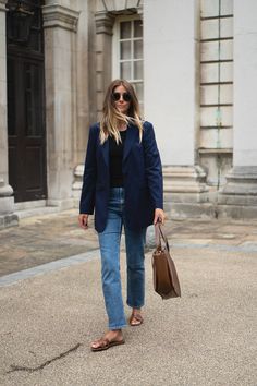 Navy Blue Blazer Outfit, Navy Blazer Outfits, Blue Blazer Outfit, Emma Hill, Blazer And Jeans, Outfits Jeans, Blazer Outfits For Women, French Girl Style