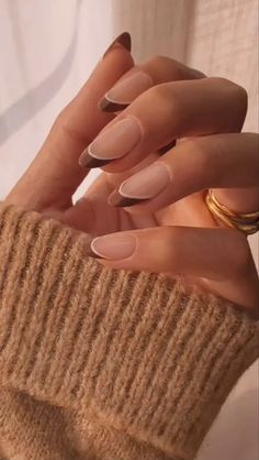 Nail Ideas Oval French Tip, Birthday Nails Almond Scorpio, Oval Nail Inspo Aesthetic, Oval French Tip Nails Fall, Cinnamon Nail Design, Nails For Brown Hands, Modern French Nail Designs, Brown Hoco Nails, Oval Nail Inspo Acrylic