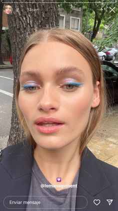 Summer Date Makeup, Pastel Blue Eye Makeup, Fun Colorful Eyeshadow Looks, Pastel Blue Makeup Looks, Colorful Minimal Eye Makeup, Minimal Colorful Eyeshadow, Pink Yellow Blue Eyeshadow, Y2k Beach, Summer Date Night Outfit