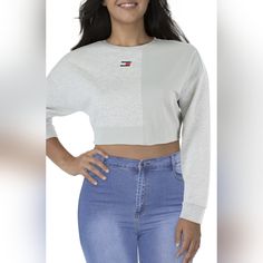 New With Tag Tommy Hilfiger Sports Crop Top Long Sleeve T-Shirt Size Xs. Sweatshirt Collection, Womens Fitness, Sports Crop Tops, Style Sweatshirt, Gray Sweatshirt, 50 Style, Workout Sweatshirt, Sportswear Women, 50 Fashion