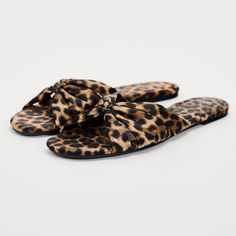 New With Tag Zara S/S 2024 Collection Flat Sandals With Animal Print Fabric. Front Knot Detail. Sole Height: 0.4 Inches (1 Cm) Leopard | 3622/310 Upper 100% Polyester Sole 100% Polyurethane Thermoplastic Insole 100% Polyester Clothing Care Guide: Do Not Wash Do Not Submerge In Water Do Not Use Bleach / Whitener Leather/Patent Leather/Glossy Finish Leather. Clean With A Dry Cotton Cloth. Do Notiron Suede/Nubuck/Split Leather. Clean With A Soft Brush Or Stiff Sponge. Do Not Dry Clean Leather. May Summer Sandals With Leopard Print And Flat Heel, Casual Leopard Print Sandals For Spring, Brown Flat Heel Sandals For Day Out, Zara Casual Sandals For Party, Zara Casual Party Sandals, Brown Flat Sandals For Day Out, Zara Casual Flat Sandals, Leopard Print Round Toe Sandals For Spring, Leopard Print Flat Heel Sandals For Summer