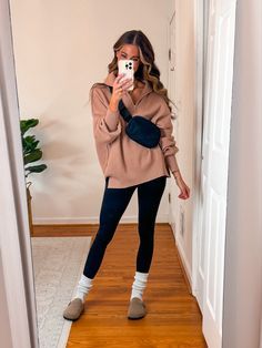 Birkenstocks With Leggings Outfit, Clog And Socks Outfit, Boston Birkenstock With Leggings, Fall Socks Outfit, Clog Outfits Winter, Boston Clog Fall Outfit, Leggings And Boston Clogs, Women’s Birkenstock Clog Outfits, Birkenstock Sherpa Clogs Outfit