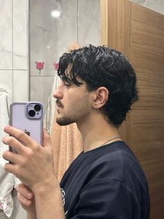 Mullet Flow Hairstyle Mens, Flow Back Hair Men, Soft Mullet Haircut Wolf Cut, Wolf Cut Mens Short, Middle Part Curtain Bangs Men, Men’s Facial Hair Trends, Mens Mirror Selfie, Mens Haircut Middle Part, Mullet Styles Men