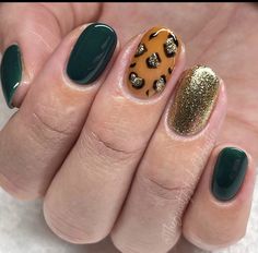 Leopard Nails Short, Christmas Nail Sets, Green Nails Designs, Badass Nails, Emerald Green Nails, Mani Ideas, Dark Green Nails, Leopard Print Nails, Green Nail Designs