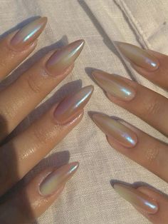 Long reflective chrome almond nails Long Chrome Almond Nails, Ombre Chrome Nails, Bright Nail Designs, Hello Nails, Sassy Nails, Vintage Nails, Diy Acrylic Nails, Ombre Nail Designs, Almond Nails Designs