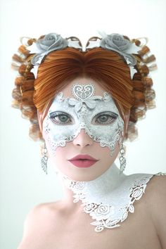 Creative wonderland mask and hair #whitewonderland Blind Mask Veil, Makeup Carnaval, Green Mamba, Wattpad Aesthetic, Make Carnaval, Night Circus, Lace Mask, Venetian Masks, Face Chart