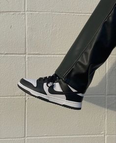 Wearing nike dunk panda low Nike Dunk Panda, Noir Outfit, Dunk Panda, Black Sneakers Outfit, Jaden Hossler, Street Style Outfits Men, Men Stylish Dress, Guys Clothing Styles, Aesthetic Black