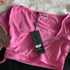 Nwt Boo + Tee Pink Top Size Small #Bo+Tee #Boandtee #Aloyoga #Setactive #Lululemon Pink Athleisure T-shirt For Yoga, Pink Sporty T-shirt For Yoga, Casual Crop Top T-shirt For The Gym, Bo Tee, Set Active, Pink Top, Alo Yoga, Women Set, Pink Tops