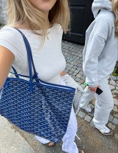 Blue Goyard Tote Outfit, Goyard Tote Aesthetic, Goyard Bag Aesthetic, Blue Goyard Bag, Navy Goyard, Blue Goyard Tote, Goyard Bag Outfit, Goyard Aesthetic