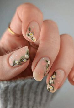 ✨Looking for a simple and easy way to elevate your nail game? Look no further than our gorgeous Gold Leaves Waterslide Nail Decals!✨ Wedding Floral Nails, Cute Hippie Nails, Fantasy Wedding Nails, Nude Nails With Flower Design, Wildflower Nail Art, Flower Tip Nails, Simple Floral Nail Art, Plant Nail Art, Botanical Nails