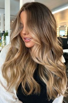 honey blonde balayage on light brown hair Flowy Curls, Brown Hair With Blonde Balayage, Brunette Hair Color Ideas, Brunette Blonde, Bronde Hair