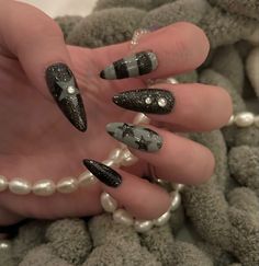 Black And Grey Striped Nails, Grunge Nails With Charms, Y2k Nail Inspo Black, Emo Star Nails, Star Rhinestone Nails, Ptv Nails, Black And Grey Nail Ideas, How To Do Stars On Nails, Punk Nails Acrylic