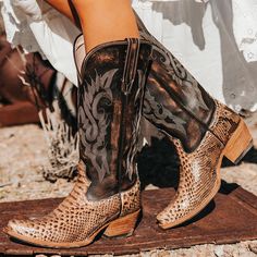 Western Silhouette, Street Accessories, Handcrafted Boots, Low Heel Boots, Western Women, Leather Western Boots, The Wild West, Decorative Stitching, Most Wanted