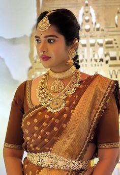 South Indian Bride Diamond Jewellery, Diamond Tussi Necklace, Tussi Necklace Gold, Goan Jewellery, Tussi Necklace, South Indian Bride Jewellery, Indian Brides Jewelry, Brown Saree, Beaded Wedding Jewelry