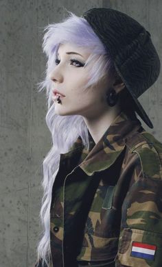 Styl Emo, Grunge Style Outfits, Emo Scene Hair, Scene Girl, Hair Color Pastel, Emo Hair, Scene Girls, Cute Emo, Scene Hair