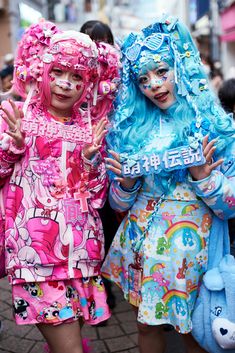 decora kei Decora Japanese Fashion, Shibuya Kei Aesthetic, Pop Kei Fashion, Gyaru Decora, Decora Kei Outfits, Decora Fashion Outfits, Harajuku Fashion Aesthetic, Harajuku Decora Kei, Decora Kei Fashion