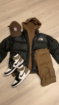 Puffy Jacket Mens, High Top Jordans Outfit Men, Streetwear Men Outfits Colorful, Black And Tan Outfit Men, Trendy Mens Fashion Casual Men Styles, White Boy Streetwear, Mens Fall Outfit Inspiration, Mens Fall Casual Outfits, Teen Boy Winter Outfits