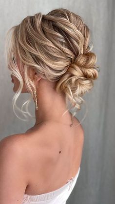 Unique Bridal Hairstyles, Classic Wedding Hairstyles, Hairstyles With Veil, Boho Bridal Hair, Wedding Hair Up, Hair Color Caramel, Mother Of The Bride Hair, Online Academy