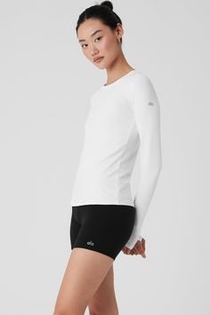 Bring the feels. The Alosoft Finesse Long Sleeve is made with soft performance jersey and has a comfy, relaxed silhouette, so you can stay cozy and on-trend from yoga to lounge. Looks so good layered under jackets. Ss24 Activewear, Sweatpants And Sweater, Sports Attire, Sportswear Trends, Lounge Looks, Gray Accessories, Free Yoga, Activewear Fashion, The Feels