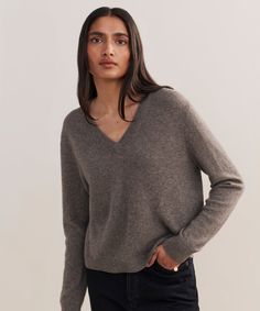 Flynn Cashmere Sweater Shadow As a nod to the classics, this covetable 100% cashmere piece embraces all the ease of a relaxed fit knit with the sophistication of a v-neck silhouette. Tuck this lightweight layer into trousers or pair it with your favorite slip skirt to instantly upgrade any outfit. | Jenni Kayne Women's Flynn Cashmere Sweater Size X-Large Jenni Kayne, Fall Clothes, Drop Shoulder Sweaters, Slip Skirt, Gift List, New Tops, Cashmere Sweater, Knitwear Women, Women Pullover