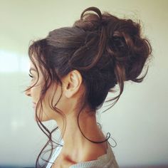 Messy Bun Dark Hair, Long Brown Hair Messy Bun, Extra Long Hair Messy Bun, Brown Hair Messy Bun Aesthetic, Vampy Messy Updo Hairstyle, Fancy Buns, Blonde Bun, Very Easy Hairstyles, Cute Messy Buns