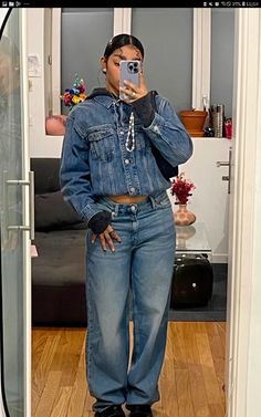 90s Latina, Denim Vest Outfit, Baggy Outfits, Outfit Inspo Winter, Outfits Styling, Outfit Aesthetics, Streetwear Outfit Ideas, Streetwear Winter, Vest Outfit