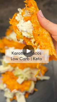 someone holding up a piece of food with the words karotter tacos low carb keto