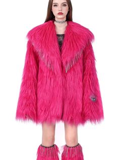 Luxurious oversized faux fur coat in eye-catching hot pink. Features a plush, shaggy texture and wide lapels for a glamorous look. The coat has a relaxed fit and appears to fall just above the knee. Perfect for making a bold statement at events, parties, or for those who love to incorporate vibrant colors into their winter wardrobe. Model info Height: 173cm Weight: 46kg Wearing size: M Oversized Faux Fur Coat, Elegante Casual, Samoa, Faux Fur Jacket, Faux Fur Coat, Swimwear Accessories, Piece Dress, Y2k Fashion, Fur Jacket