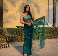 Glamour Clothing, Pakistani Dresses Online, Lehnga Dress, Saree Designs Party Wear, Indian Fashion Saree, Indian Bridal Dress, Indian Bridal Fashion