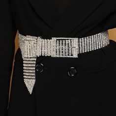 ✅ Only 105 cm available. ✅ Suitable for Small and Medium sizes. You deserve to be a princess for your day. ⬇️ Shipping takes; 2-4 days to USA 1-3 days to EU 2-5 days to rest of the world. PRODUCT DESCRIPTION👇 Introducing the stunning stone belts from Furtek, perfect for adding a touch of glamour to any special occasion. These belts are designed to complement any outfit, from elegant evening dresses to chic bridesmaids gowns. Each belt is expertly crafted with a silver or gold plated base, and i Silver Belt Outfit, Chic Bridesmaids, Glitter Belt, Sparkly Belts, Bridesmaids Gowns, Pearl Belt, Shiny Earrings, Prom Gift, Black And White Earrings