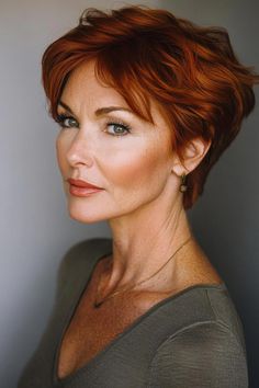 40 Chic Short Hairstyles for Older Women Short Haircut With Layers, Short Auburn Hair, Middle Aged Woman, Funky Short Hair