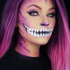 Cat from alice in wonderland Cheshire Cat Makeup, Cheshire Cat Halloween, Beautiful Halloween Makeup, Make Up Diy, Cat Halloween Makeup, Creative Halloween Makeup, Halloween Makeup Clown, Fantasy Make-up, Make Carnaval