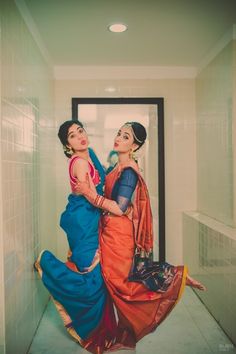 Bride And Her Sister, Sisters Photography Poses, South Wedding, South Indian Wedding Saree, Bridesmaid Photoshoot, Sisters Photoshoot Poses, Indian Wedding Poses, Bride Photos Poses, Sister Poses