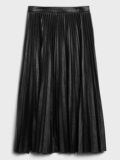 Styles For Living Room, La Banana, Style Rules, Intelligent Women, Ageless Style, Short Hair With Layers, The Wilderness, Flowy Skirt, Pleated Midi Skirt