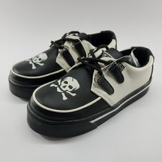 T.U.K. Skull And Crossbones Creeper Black White Kids Size 13 Sneakers Shoes New Without Box. Extra Shoelaces Are Attached. From A Non-Smoking Home. Communication Is Key To A Successful Transaction! Please Feel Free To Reach Out If You Have Any Questions Or Concerns! Skull Print Lace-up Sneakers For Streetwear, Black Low-top Harajuku Skate Shoes, Black Harajuku Low-top Skate Shoes, Harajuku Style Black Low-top Skate Shoes, White Punk Style Low-top Sneakers, Streetwear Lace-up Sneakers With Skull Print, Streetwear Skull Print Lace-up Sneakers, Edgy White Sneakers With Round Toe, Emo Style