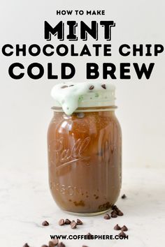 chocolate chip cold brew in a mason jar with mint on top and text overlay that reads how to make mint chocolate chip cold brew