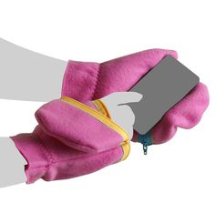 Free PDF Sewing Pattern: Keep your hands warm in style with these cosy fleece mittens! Featuring a zip opening to easily convert them into fingerless mittens for added versatility. Plus, they have an elasticated, raw hem for a snug fit. #SewingPatterns #MittensPattern #DIYFashion #WinterStyle Mitten Sewing Pattern, Fleece Mittens