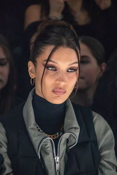 Bella Hadid Makeup, Bella Hadid Aesthetic, Bella Hadid Outfits, Smink Inspiration, Bella Hadid Style, Makijaż Smokey Eye, Hadid Style, Grunge Hair, Aesthetic Hair