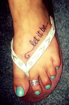 a woman's foot with the words let the sunshine in her toes and toe ring