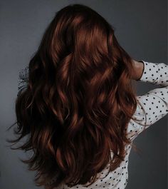 Hair Looks Hairstyles, Dark Auburn Hair, Rambut Brunette, Brown Hair Looks, Latest Hair Color, Ginger Hair Color, Red Brown Hair, Model Ideas, Hair Color Auburn