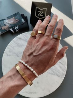 Elegant Gold Jewelry, Gold Rings For Men, Gold Jewelry Set, Set Rings, Mens Casual Outfits Summer, Mens Gold Rings, Gold Jewelry Sets