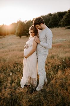 The holistic and ancient Chinese treatment applied in the Pregnancy Miracle Family Pregnancy Photoshoot, Boho Maternity Photos, Maternity Picture Outfits, Maternity Couple, Couple Shooting, German Wedding