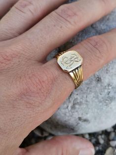 1930s Vintage German Signet Ring with Initials 'JK', Pinky Ring, US Size 8 1/2, 14k gold, marked '585' for gold, in good antique condition. Box on the photos not included! Material: 14k gold Total weight: 4.5 g US Size: approx. 8 1/2 (EU size 58) Ring With Initials, 14k Gold Signet Ring, Memento Mori Ring, Signet Rings, Gold Signet Ring, Ring Art Deco, Red Band, Deco Ring, Antique Engagement Rings