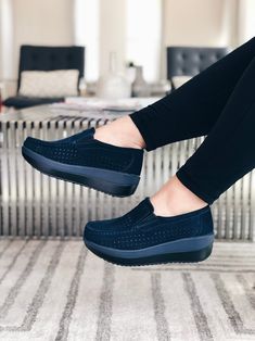 Wedge Loafers, Women Platform Shoes, Orthopedic Shoes, Platform Loafers, High Quality Shoes, Hot Days, Shoe Store, Casual Shoes Women, Leather Design