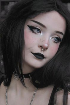 Emo Makeup Pictures, Emo Inspired Makeup, Emo Punk Makeup, Egirl Makeup Hooded Eyes, Goth Makeup No Eyebrows, Hot Goth Makeup Looks, Milkgore Makeup, Easy Goth Eye Makeup