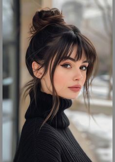 Sunkissed Hair Brunette, Fringe Hairstyles, Trendy Hair Color, Penteado Cabelo Curto, Trendy Hairstyles, Hair Updos, Hairstyles With Bangs, Bun Hairstyles, Wavy Hair