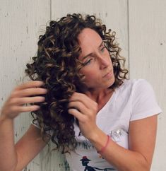 Hair Stages, Hairstyle Youtube, Tomboy Chic, Hair Help, Defined Curls, Hair Product, Bouncy Curls, Doterra Oils, Curly Hair Care