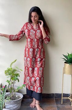 Pocket Kurti Design, Ajrakh Print Kurti, Kurta Short, Jacket Style Kurti, Printed Salwar Suit, Ajrak Print, Printed Kurti Designs